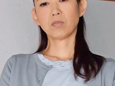 息子の欲情を受け止めるスケベ母の黒乳首 玲衣