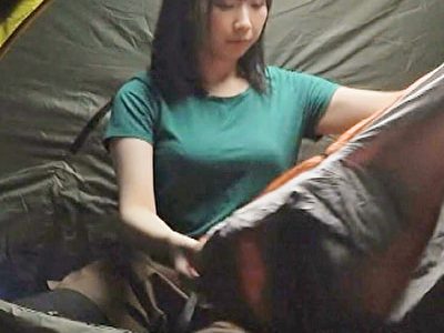 ソロキャンプガールの深夜のご乱交 独りで行動できる娘は積極的！？