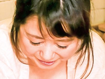 息子のムスコに抵抗できない淫乱母 千佳子