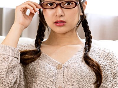 根暗な姉貴は俺のチ○ポに興味津々！？ 花守夏歩